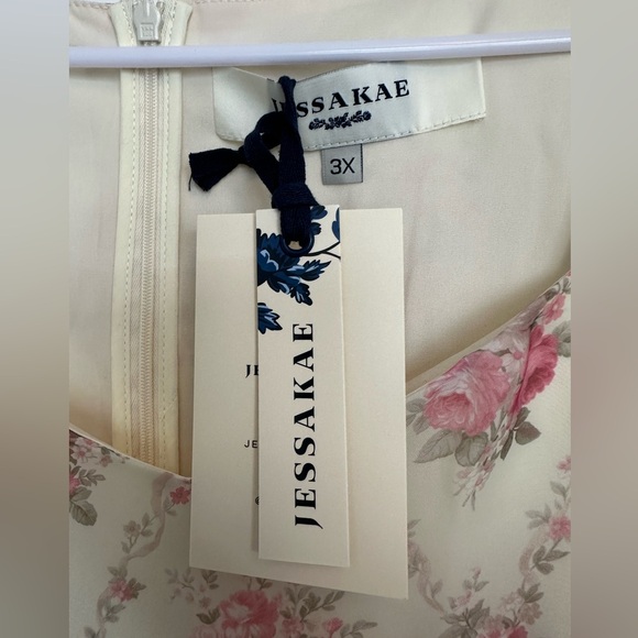 JessaKae Amelia Dress in Cream Floral - Picture 2 of 7